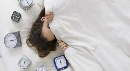 经常睡「回笼觉」的会让人变傻?