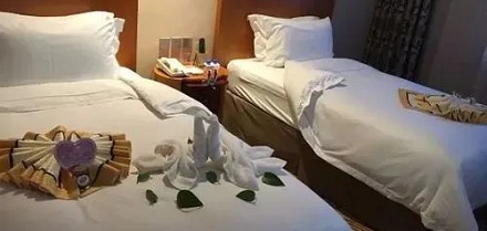 普通酒店的床,为什么都潮潮的?