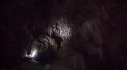 为什么溶洞景区都要打五颜六色的光?