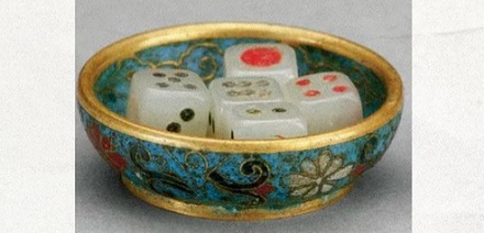 骰子的1点和4点为什么被涂成红色?