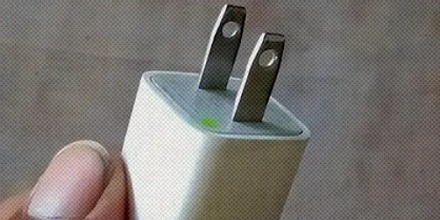 插头上的两个小孔究竟是干嘛用的?