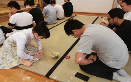 为啥日本人那么喜欢跪坐?