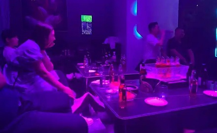 量贩式 KTV 中的「量贩」式是什么意思?