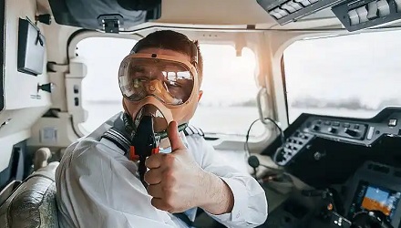 为什么很多航空公司禁止飞行员留胡须?