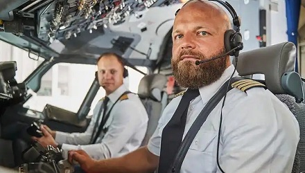 为什么很多航空公司禁止飞行员留胡须?