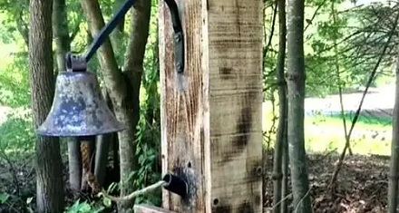 为什么欧洲要在墓碑上挂个铃铛?