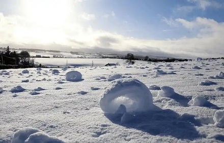 为啥雪能被卷起来?