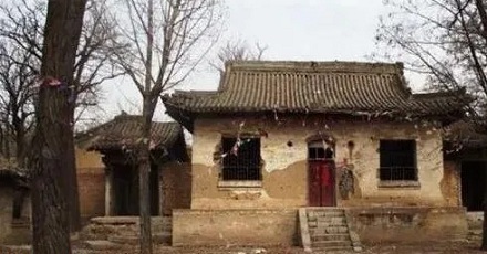 古人为什么「宁宿荒坟,不住破庙」?