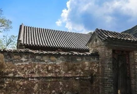 古人为什么「宁宿荒坟,不住破庙」?