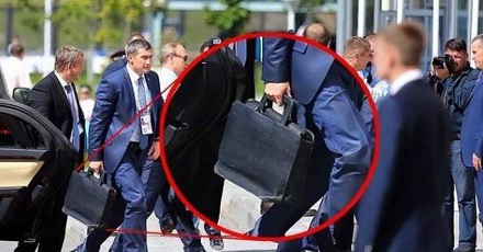 保镖出门必带的黑色手提箱里到底装着什么？