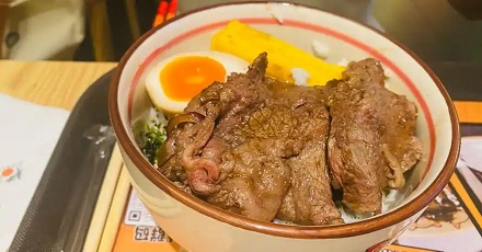 日料店都卖的「丼」到底是什么?