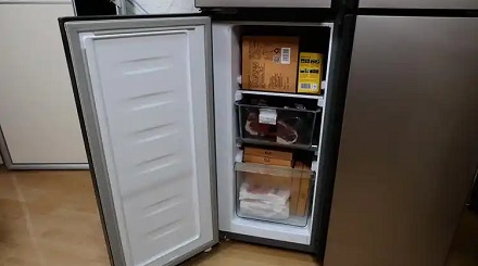 为什么有的冰箱冷藏层有灯，而冷冻层却没有？