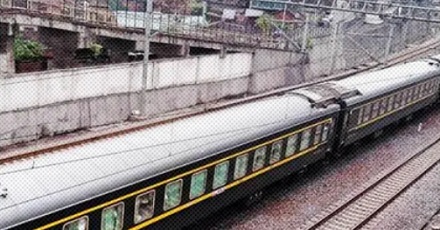 国内的汽车都靠右行驶，为什么火车却靠左？