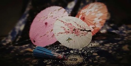 古代纸糊的窗户一捅就破,到风下雨怎么办?