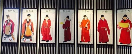 恐怖片里的僵尸为啥都穿清朝官服?