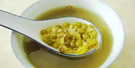 为什么明明是绿豆却煮出来红色的汤?