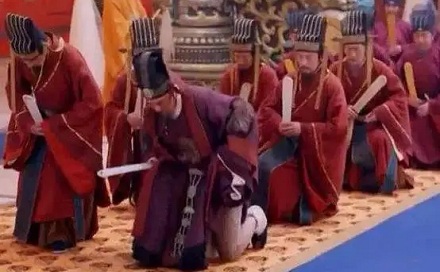 古代大臣上朝拉肚子,能举手去上厕所吗?