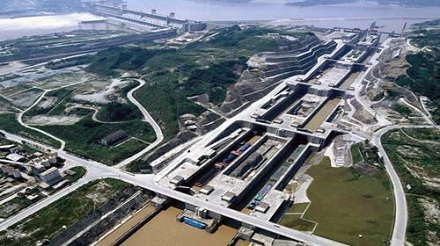 船只如何通过落差为113米的三峡大坝?