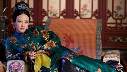 为什么满清后宫妃嫔中有的姓氏后有「佳」字?