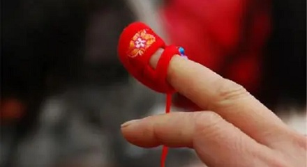 俗语「穿小鞋」的由来是什么?